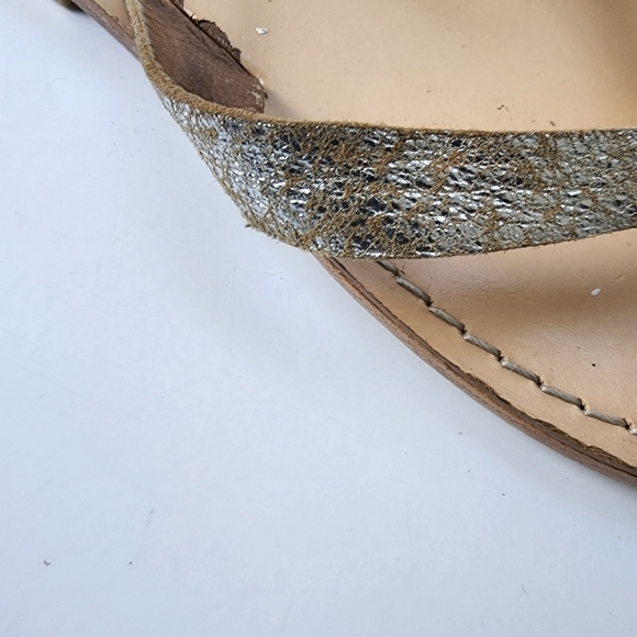 ⭐️40% Off⭐️ Niccolo Vacari Silver Leather Flip Flops - Picture 4 of 6